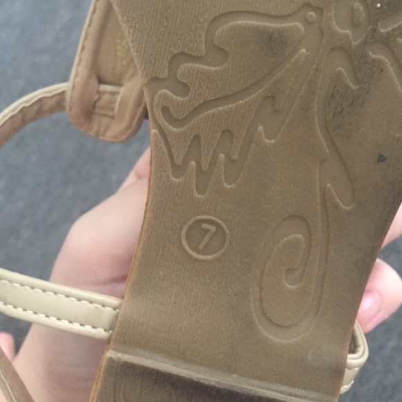Tan sandals - Picture 2 of 2