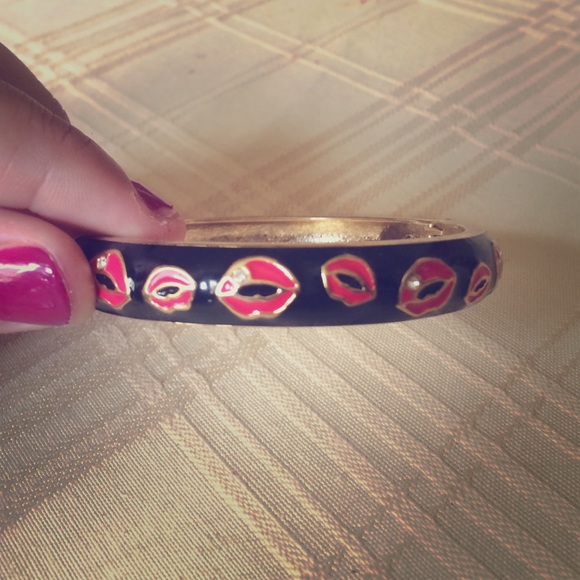 Betsey Johnson bangle lip bracelet