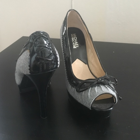 Michael Kors Grey Wool Peep Toe Stiletto - Picture 2 of 4