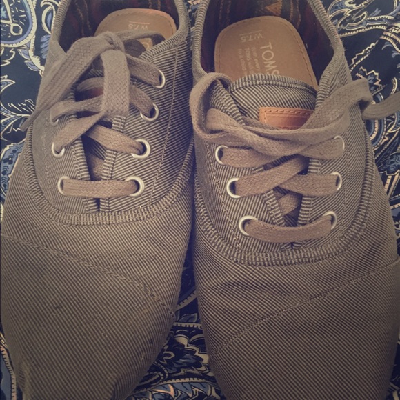 Women's TOMs canvas with lace sz 7.5