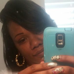 Meet your Posher, Demeka