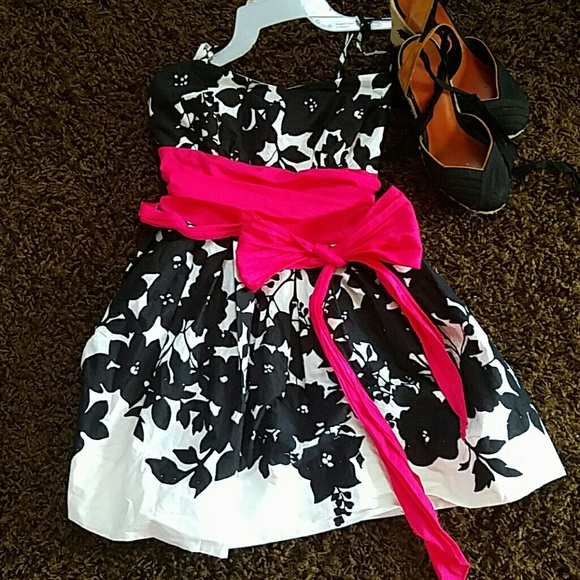 Dress - Picture 2 of 3