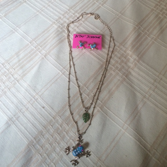 Betsey Johnson frog necklace and earrings!