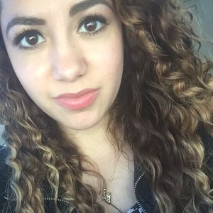 Meet your Posher, Crystal