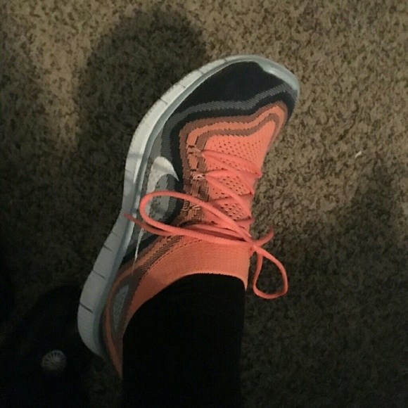 ISO these nike free flyknits - Picture 1 of 1