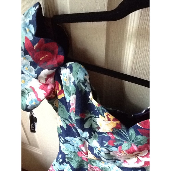 Beautiful Floral Vintage Dress ||