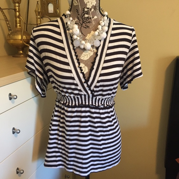 ⬇️ BCBG Maxazria Striped Top