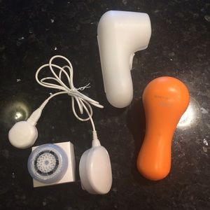 Clarisonic Mia 2 face brush cleanser with case