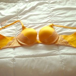 NWT 34 B Victoria Secret Push-Up bra