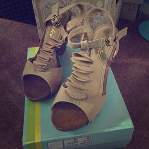 Size 5.5 tan wedges