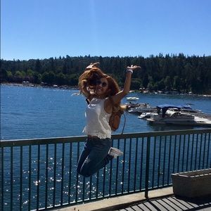 Meet your Posher, Ambar