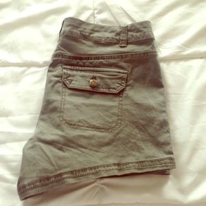 Sz 6 Mossimo olive shorts