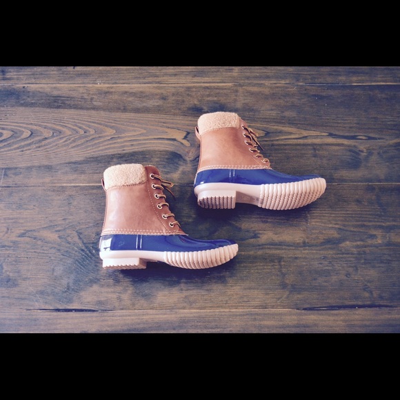 🎉1 HR SALE🎉 Fur-Lined Duck Boots - Picture 2 of 3