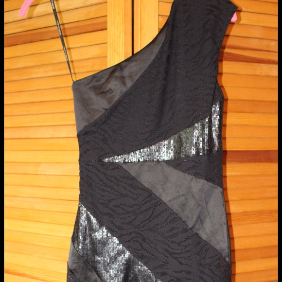 Guess mixed media one shoulder dress
