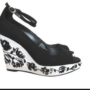 PERFECT WEDGES FOR YOUR LITTLE BLACK DRESS size 8