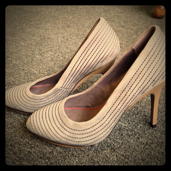 5|48 Forest Green Pumps