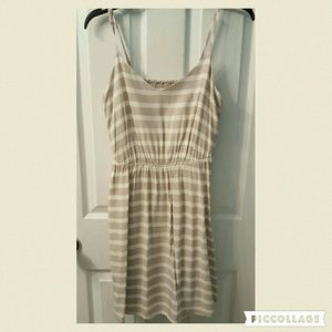 Lauren Conrad dress with pockets