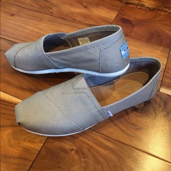 Grey & white herringbone TOMS W 7.5