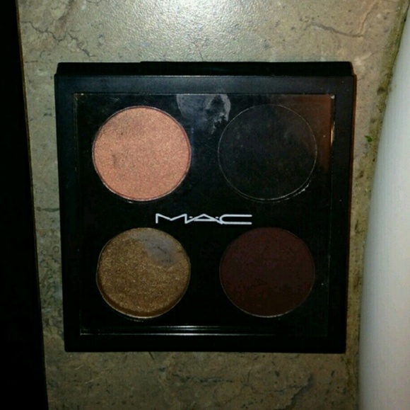 MAC Eyeshadow - Picture 1 of 3
