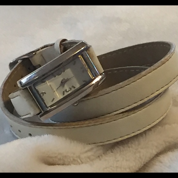 ⌚️💕VINTAGE💐LEATHER WRAP AROUND WATCH💕⌚️ - Picture 1 of 4