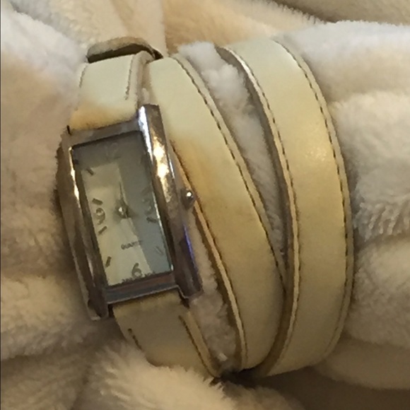 ⌚️💕VINTAGE💐LEATHER WRAP AROUND WATCH💕⌚️ - Picture 2 of 4