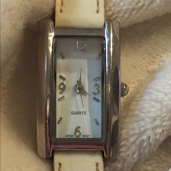 ⌚️💕VINTAGE💐LEATHER WRAP AROUND WATCH💕⌚️ - Picture 4 of 4
