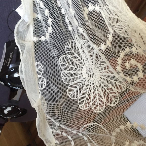 Lace Floral-Pattern Scarf - Picture 3 of 3