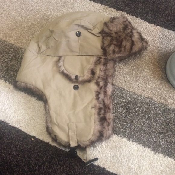 Beige Eskimo hat