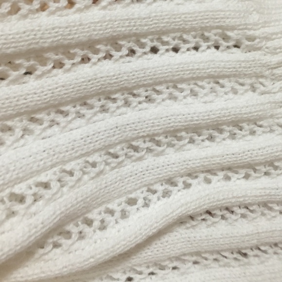 White long sleeve shirt with ⚪️ - Picture 4 of 4