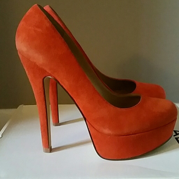 Heels - Picture 2 of 4