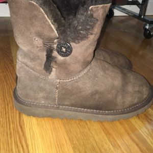 UGG Boots Bailey Button in Chocolate Brown