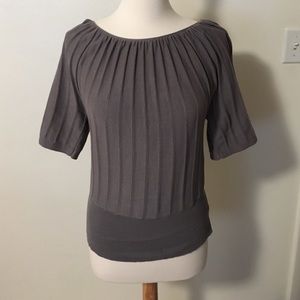 Gray top. Medium.