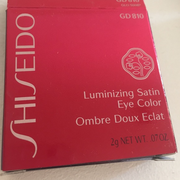 Shiseido luminizing satin eye color GD 810