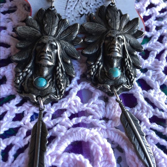 Indian chief and feather earrings silver tone - Picture 2 of 4