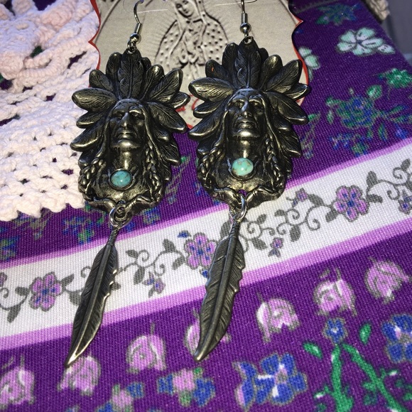 Indian chief and feather earrings silver tone - Picture 3 of 4