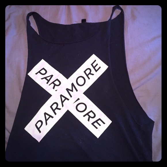 Super cute Paramore tank!❣