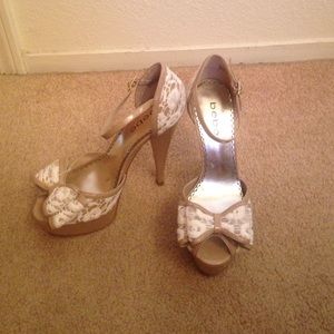 Adorable bow peep toe heels