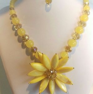 Mother of pearl shell and crystal necklace ensembl