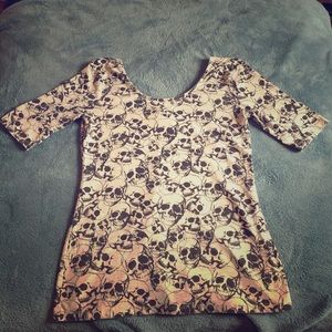H&M Skulls pattern short sleeve t-shirt
