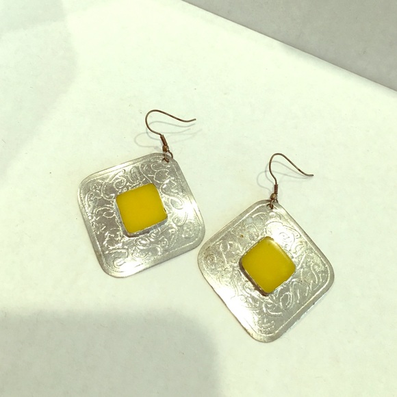 Yellow metal diamond square earrings