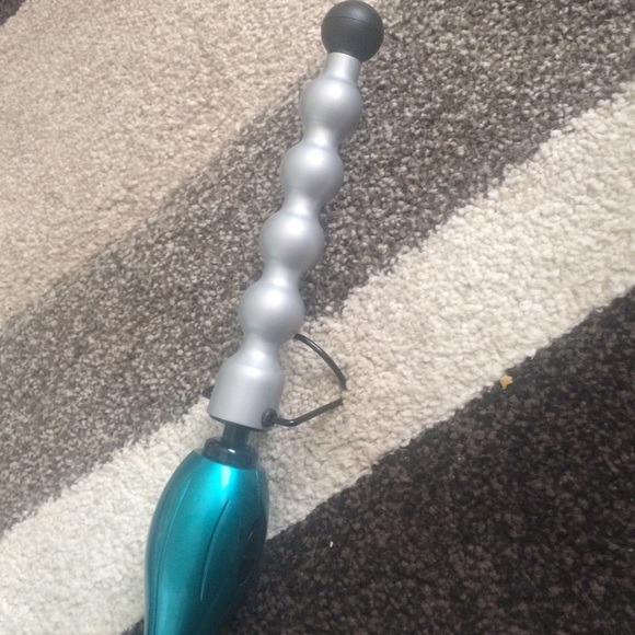 Bed head rocking roller
