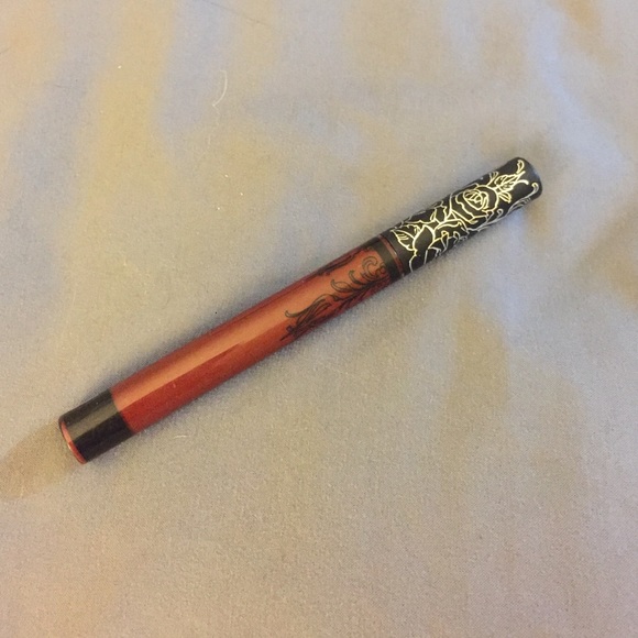 Kat Von D Liquid lipstick in Vampira