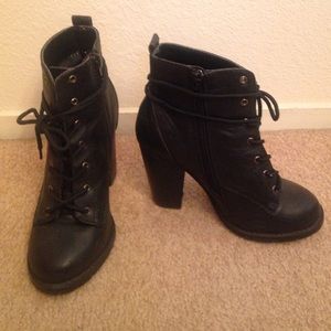 Lace up looking bootie that zips on inside