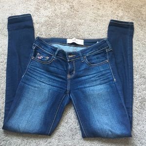 Dark wash hollister jeans!