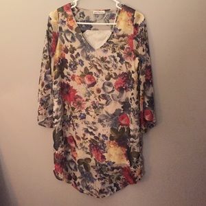 Medium floral tunic 3/4 sleeve