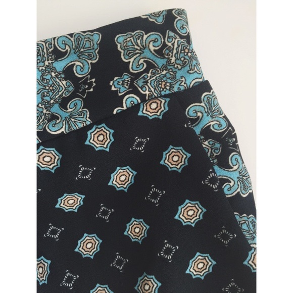patterned shorts - Picture 2 of 3
