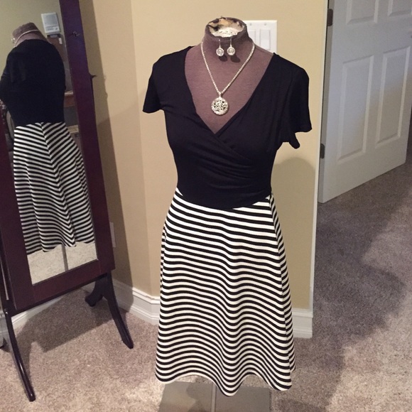 Black & white Gary Knit Dress!