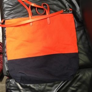 Gap tote bag with shoulder strap and handles