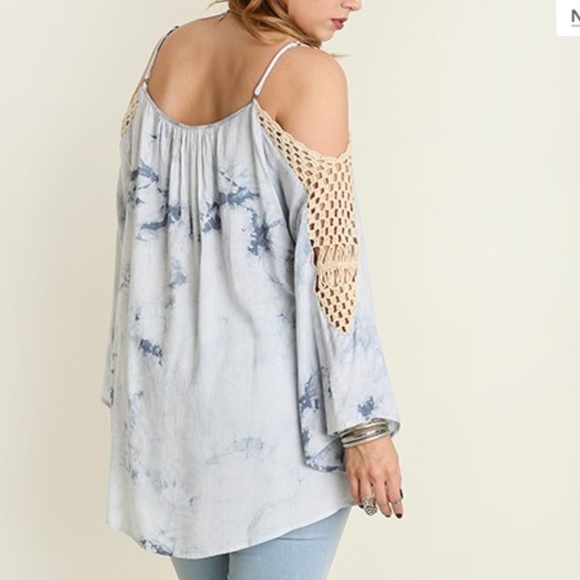 ❌SOLD BUNDLED❌ Cold Shoulder Tunic
1X - Picture 3 of 3