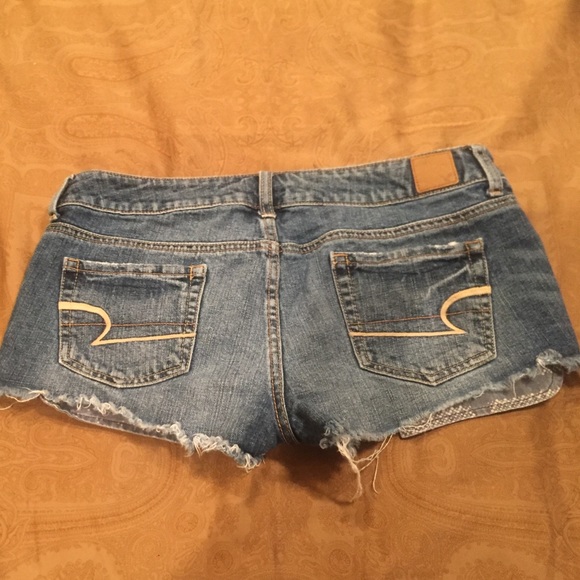 AE Distressed Denim Shorts - Picture 2 of 4